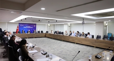 AK Parti İzmir’de İl Başkansız toplantı tepki topladı!