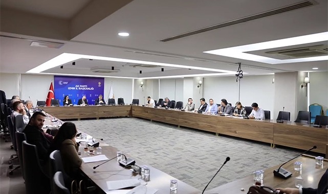 AK Parti İzmir’de İl Başkansız toplantı tepki topladı!