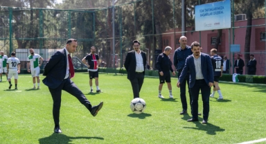 Birimler arası futbol turnuvasında ilk vuruşu Başkan Eşki yaptı