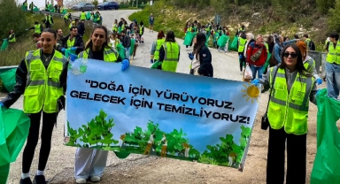 Bornova'da anlamlı temizlik hareketi