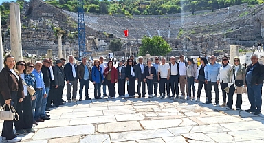 Bornova Muhtarlar Akademisi'nden anlamlı final