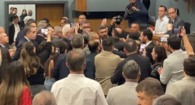 Büyükşehir Meclisi'nde sular durulmadı... Meclis üyeleri arasında arbede çıktı!