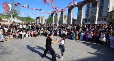 Efes Selçuk'ta Çocuk ve Gençlik Tiyatroları Festivali coşkusu