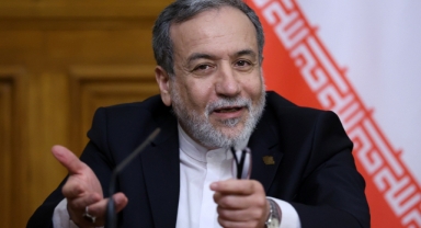 İran, 2 hafta süreyle Hürmüz Boğazı’nı geçişlere açtı