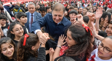 İzmir’de 23 Nisan coşkusu bitmiyor… Tugay: Çocuklarımız iyi bir geleceği hak ediyor!