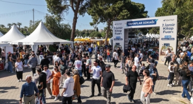 İzmir’de edebiyatın kalbi Kültürpark’ta attı 