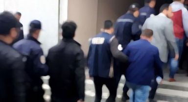 İzmir'de okullara yönelik tehdit paylaşımlarına 30 gözaltı