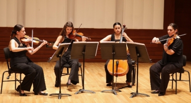 İzmir Oda Orkestrası yine ayakta alkışlandı