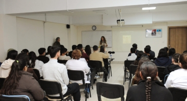 Karşıyakalı öğrencilere kariyer desteği: Meslek Tanıtım Günleri başladı