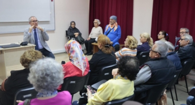 Konak’ın İleri Yaş Merkezi’nde hareketli yaşam semineri