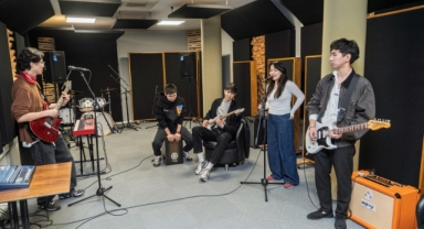 Stüdyo Kültürpark Kazakistanlı müzik grubuna kapılarını açtı