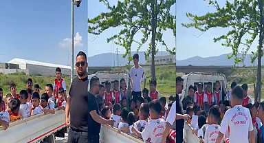 Torbalı'da pes dedirten görüntü: Belediye çocukları açık kamyonette maça götürdü