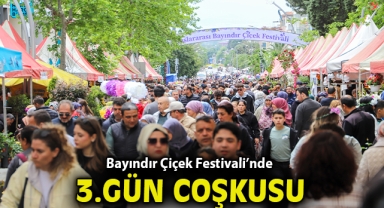 Bayındır Çiçek Festivali’nde 3. Gün Coşkusu: Sokaklar Ziyaretçi Akınına Uğradı