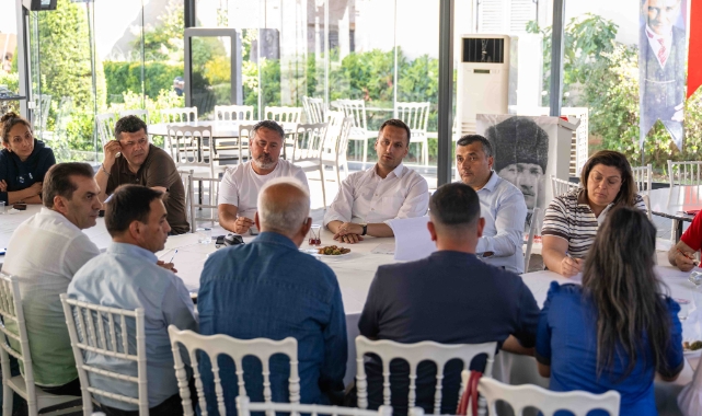 Bornova’da muhtarlarla aynı masada, sorunlara ortak çözüm