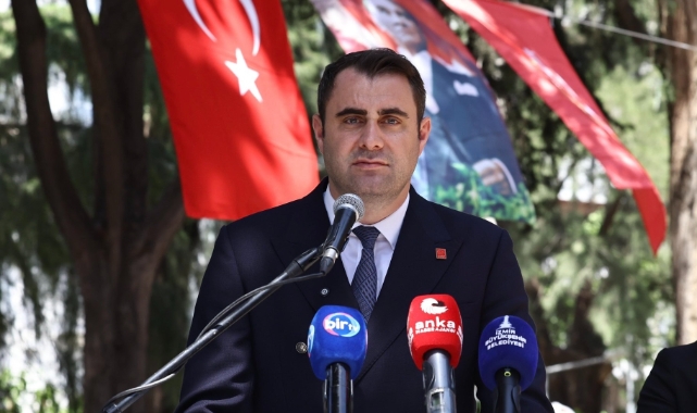 CHP İzmir’de Sosyal Medya Krizi: İl Yönetiminin Facebook Hesabı El Değiştirdi