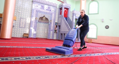 Çiğli’de bayram öncesi ibadethanelerde kapsamlı temizlik