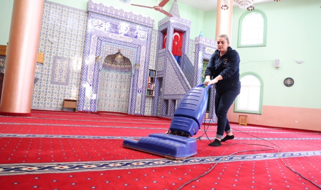 Çiğli’de bayram öncesi ibadethanelerde kapsamlı temizlik
