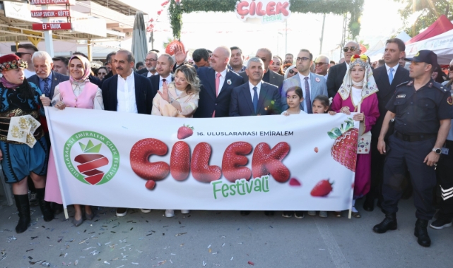 Emiralem Çilek Festivali'ne görkemli açılış