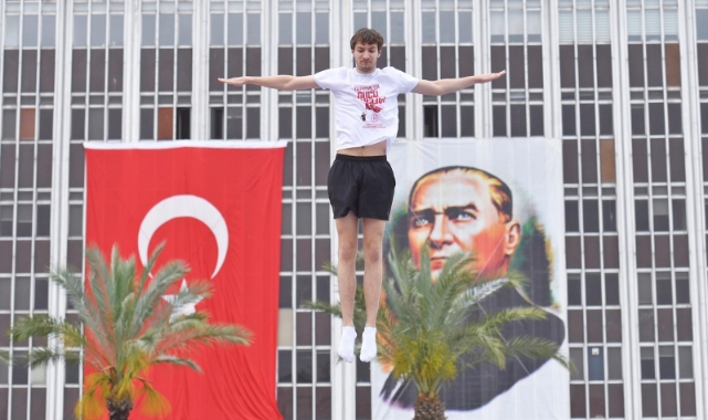 İzmir’de 19 Mayıs coşkusu tüm kenti sardı