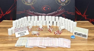 İzmir'de binlerce uyuşturucu hap ele geçirildi