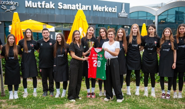 Karşıyakalı şampiyonlar CMSM mutfağında!