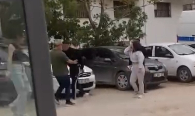 Kızların kavgasını ayıran vatandaşlara bıçakla saldırdı