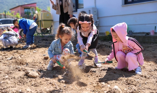 Minik öğrenciler Tarım Okulu’nda doğayla buluştu