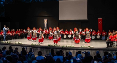Bornova’da ritim ve halk dansları rüzgarı