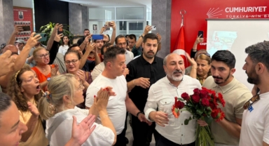 CHP İzmir İl Başkanlığı'nda 'çiçek' gerginliği!