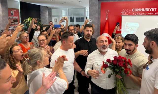 CHP İzmir İl Başkanlığı'nda 'çiçek' gerginliği!
