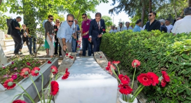 Efsane başkan mezarı başında anıldı!