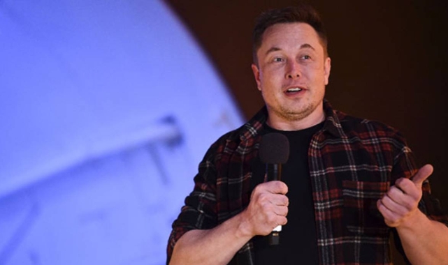 Elon Musk dünyanın ilk trilyoneri oldu!