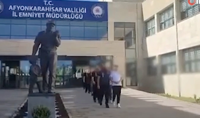 İnternetten sahte araç ilan oluşturup 69 kişiyi dolandırdılar