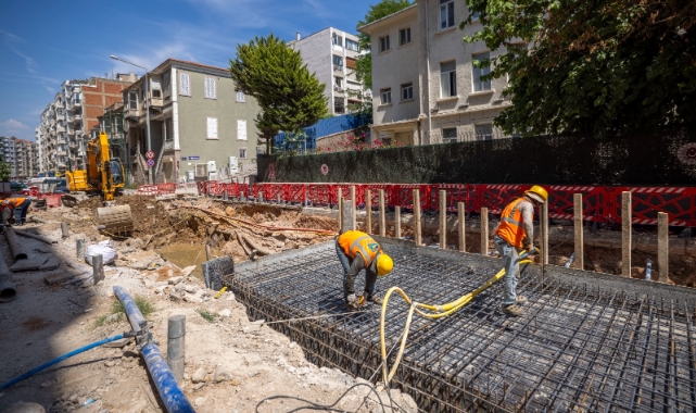 İzmir’de 3 milyar liralık alt yapı dönüşümü sürüyor
