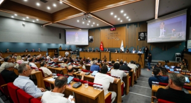 İzmir’de istifa zinciri büyüyor: O isim de istifa etti!