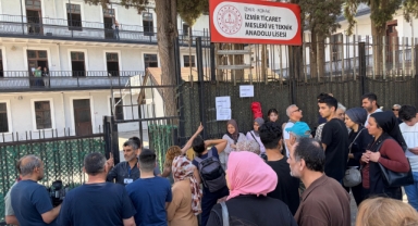 İzmir'de YKS heyecanı: Dış kapı demirlerinden atlayıp sınava girmeye çalıştılar