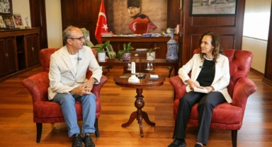 Kardeş şehirler kadrajda buluştu: Başkan Ünsal, Karşıyakalı birinciyi konuk etti