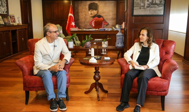 Kardeş şehirler kadrajda buluştu: Başkan Ünsal, Karşıyakalı birinciyi konuk etti