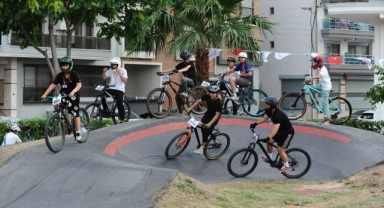 Karşıyaka Belediyesi’nden Türkiye’de bir ilk: Heyecan dolu pump track gece yarışı!