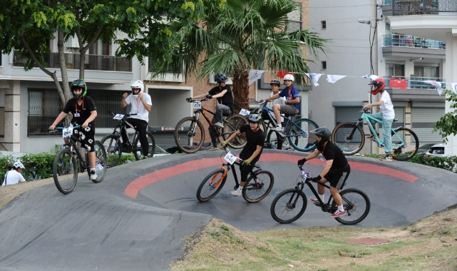 Karşıyaka Belediyesi’nden Türkiye’de bir ilk: Heyecan dolu pump track gece yarışı!