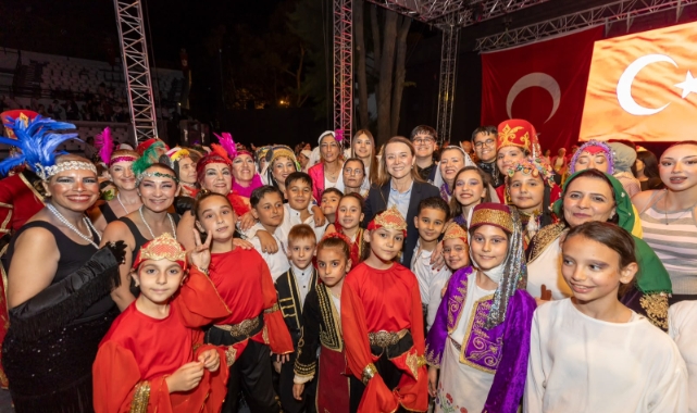 Konak’ın Halk Oyunları Şenliği 20. yıl gururu yaşattı
