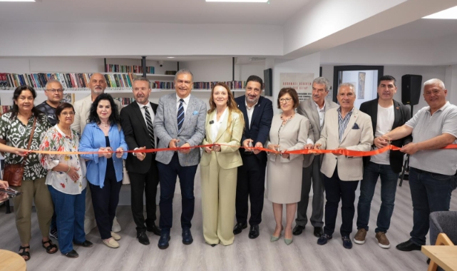 Konak’ta iki Cumhuriyet Kütüphanesi daha hizmete açıldı