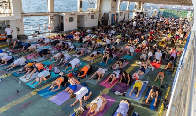 Körfez’in mavisinde 400 kişilik yoga buluşması
