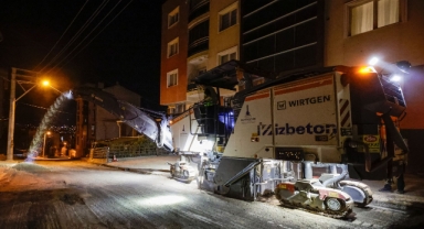Toros Caddesi’nde gece asfalt mesaisi