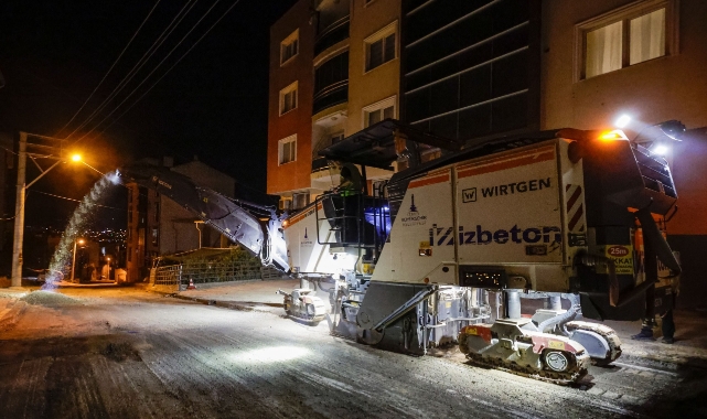 Toros Caddesi’nde gece asfalt mesaisi