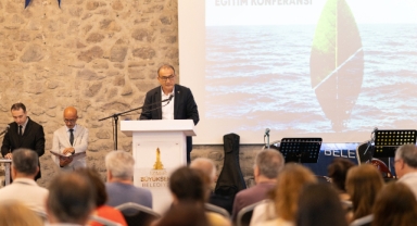İzmir’deki uluslararası eleştirel eğitim zirvesi başladı