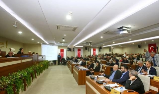 Karabağlar'da CHP grubunda bir çatlak daha... Aday gösterilen değil gösterilmeyen oy aldı!