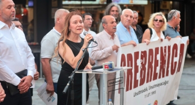 Srebrenitsa’da katledilen canlar Konak’ta anıldı