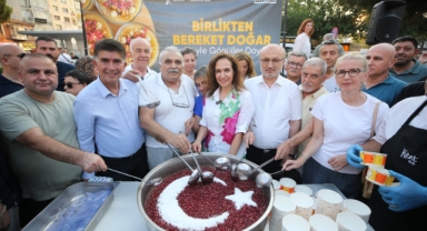Yüzlerce Karşıyakalı aşurenin bereketini paylaştı
