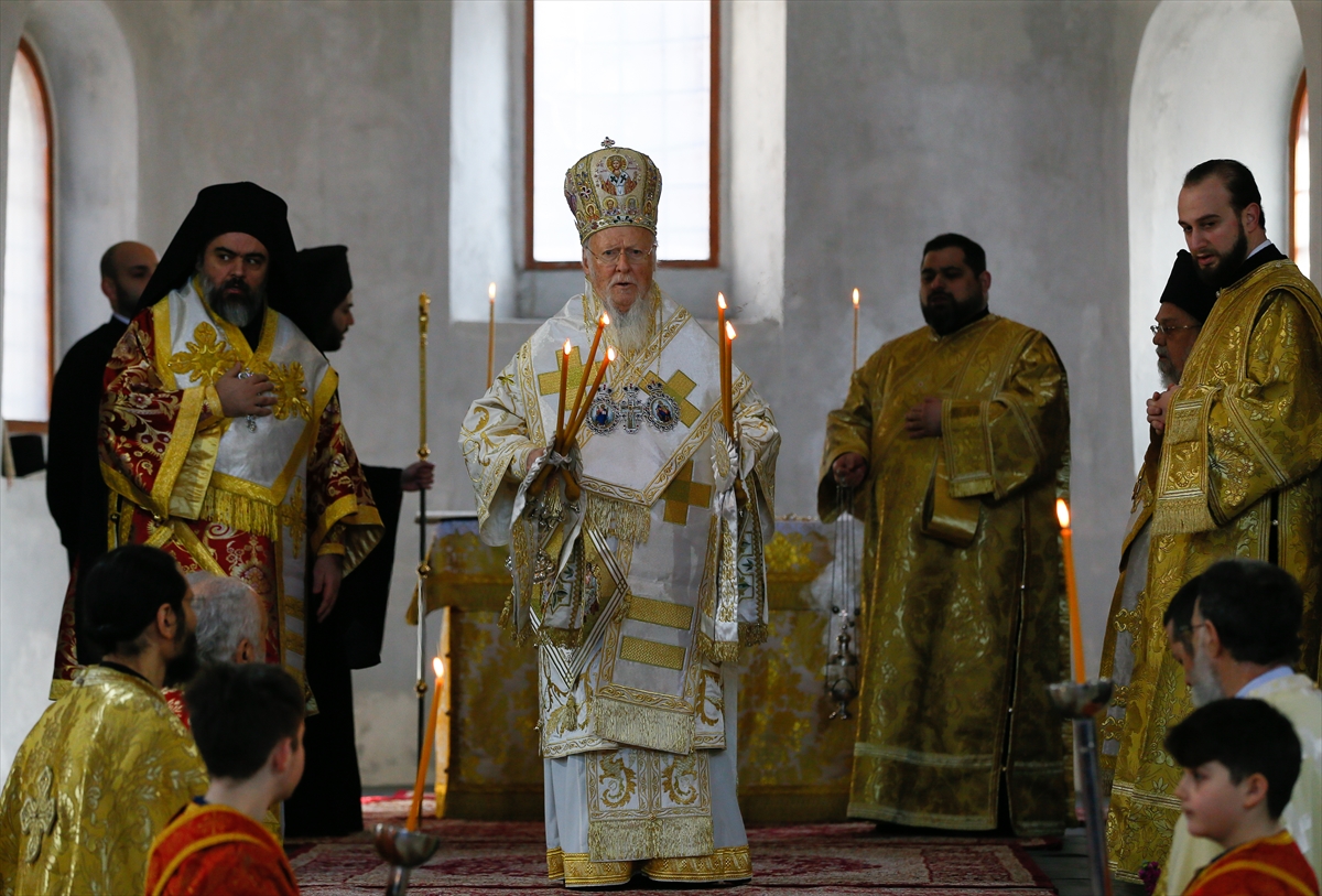 İzmir'de Fener Rum Patriği Bartholomeos, ayine katıldı - Gündem - Öncü  Şehir Gazetesi